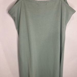 Flattering tight fitting light blue dress. Perfect for a walk in the park💙